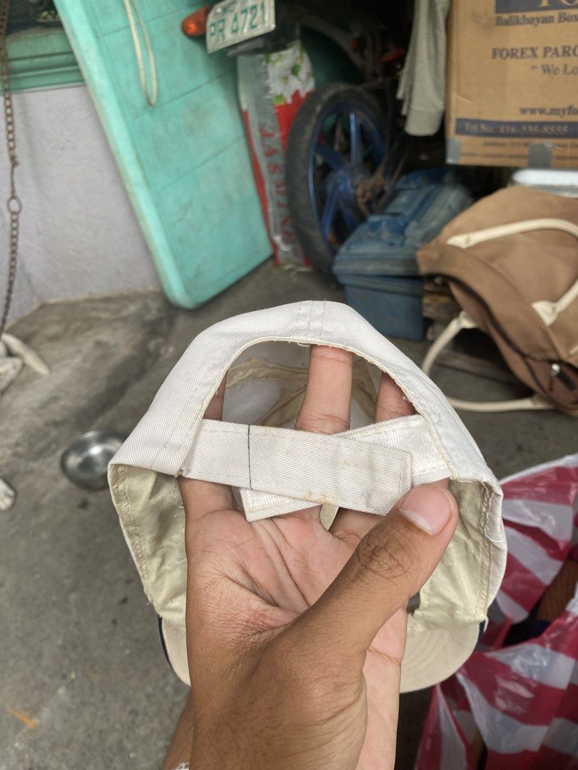 Cinnabon cap (Category: Caps & Hats) located in Las Pinas. Submitted by mark2k05 (Listing ID 1459155498, Image 3). Description: Strap issue medyu dna madikit.