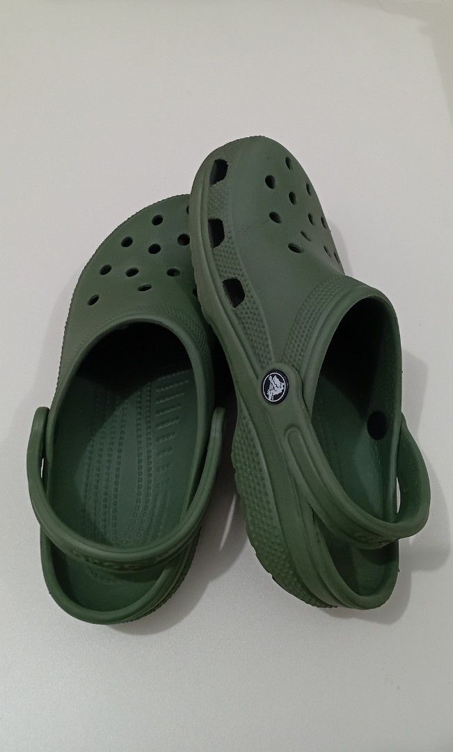 Classic Army Green Crocs Clogs M6/W8 (Category: Slippers & Slides) located in Navotas City. Submitted by ms.soulana (Listing ID 1459193668, Image 3). Description: PreOwned Lightly Used Authentic Crocs Classic Army green clogs - Size M6/W8 24.5 -25CM - Easy slip-on design - Pivoting heel strap for a secure fit - Ideal for everyday wear - Durable and comfortable - Minor scuffs from normal use Good Condition 8.9-9/10 .