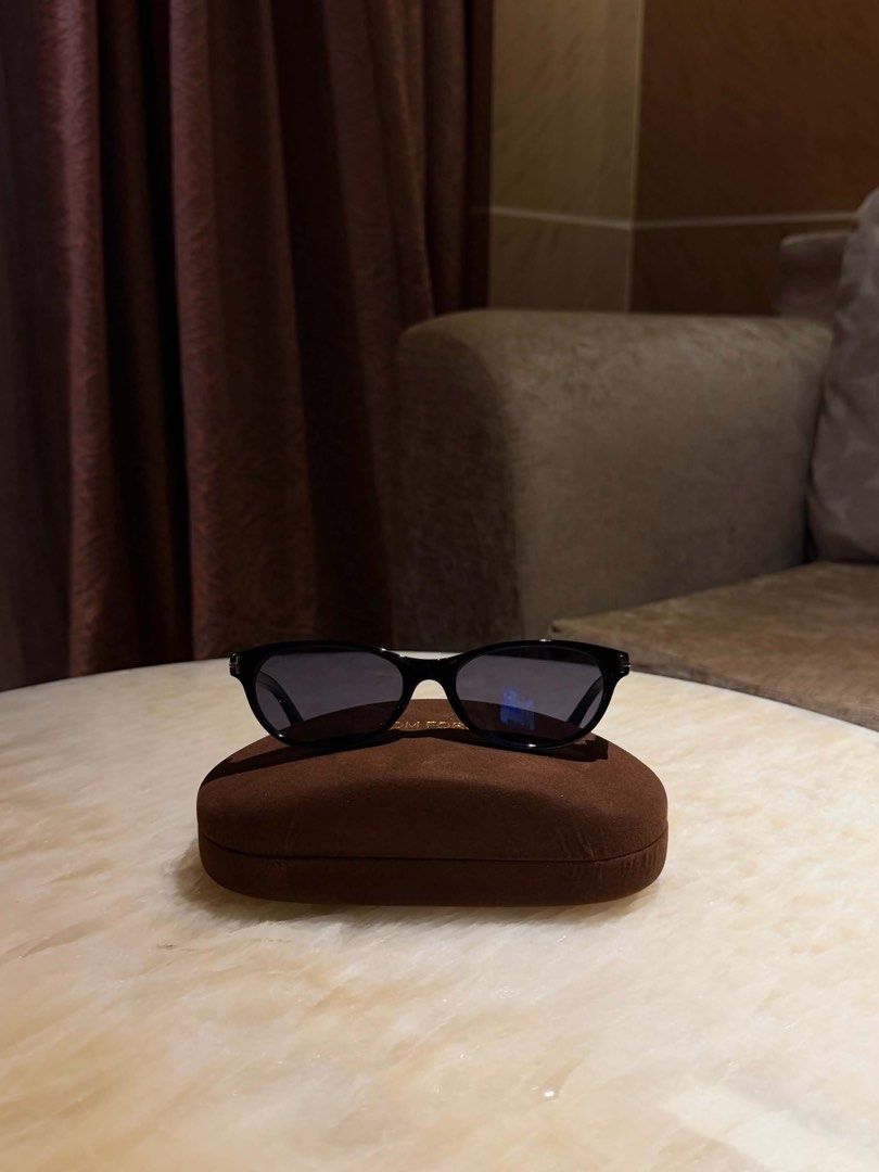 Classic Tom ford Sunglasses (Category: Sunglasses & Eyewear) located in Manila. Submitted by urbanglasses.mnl (Listing ID 1459244583, Image 2). Description: - Brand: Tom Ford - Style: Classic Sunglasses - Color: Black frame with dark lenses - Sourced from 🇻🇳 - Condition: Excellent (as pictured) - Includes: Tom Ford case and box.