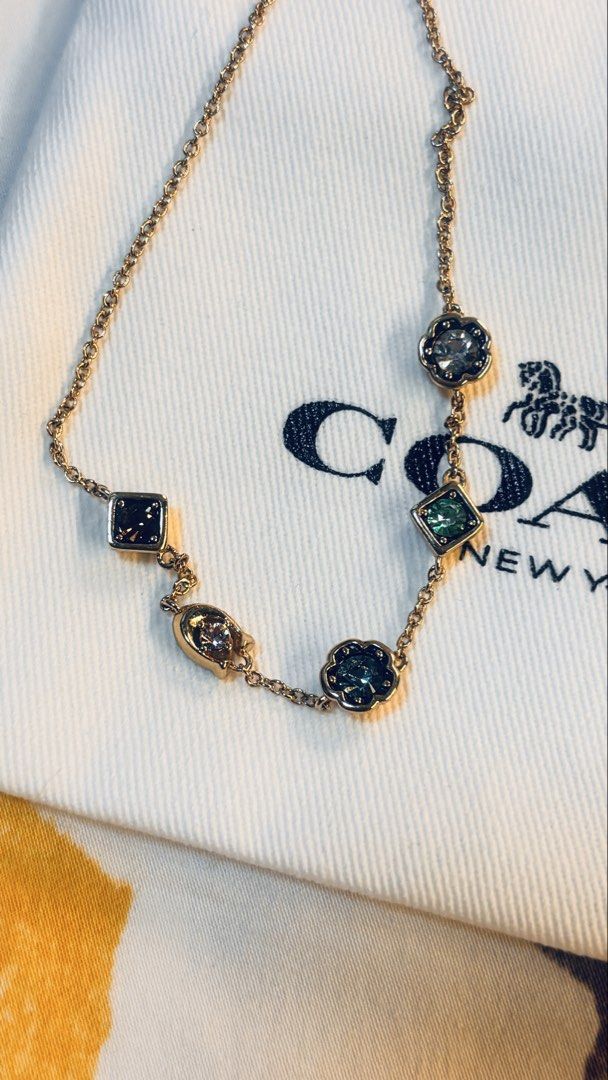 Coach （分類：飾物及配件）位於 Hong Kong。 由 cherizz 提交（商品編號 1459207197，圖片 3）。簡介： 手鏈有束位可以自由束緊，大小手合適，穿戴亦方便。彩石襯托。。