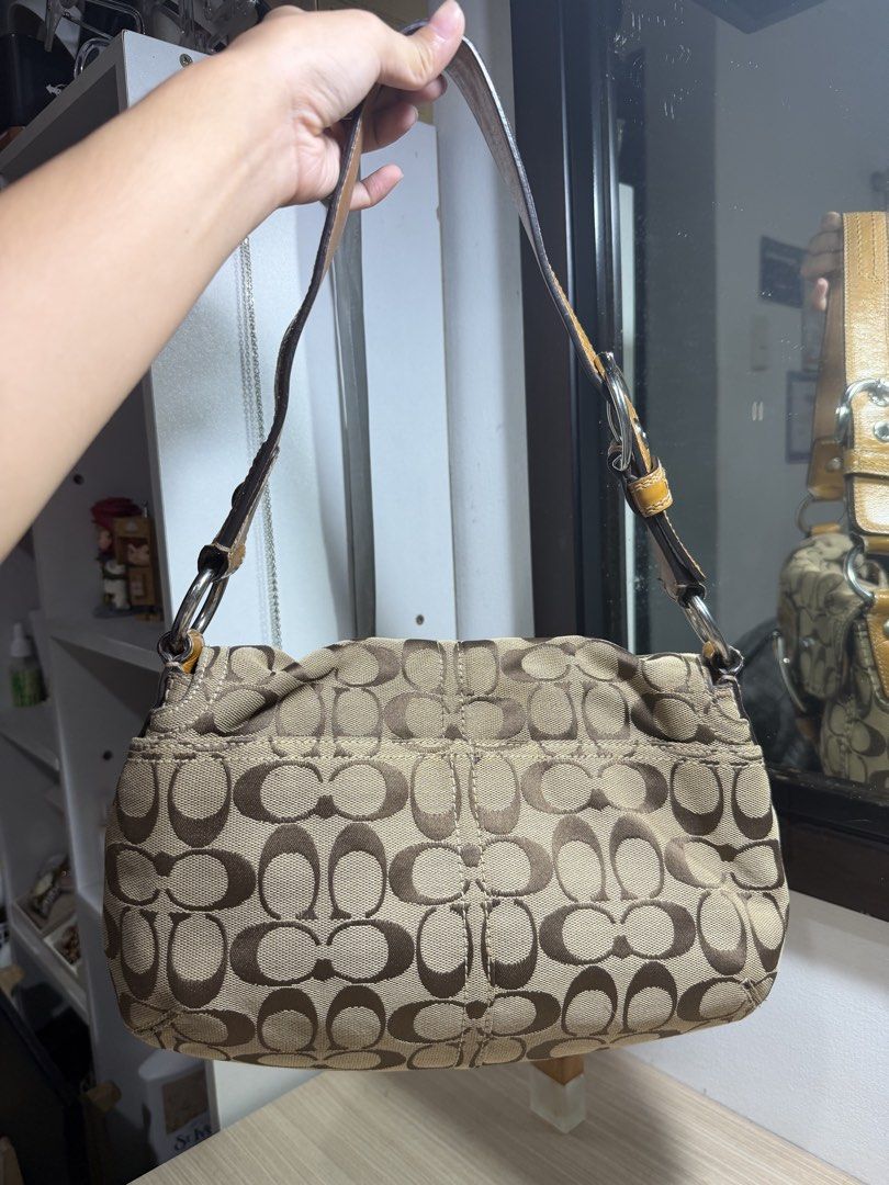 COACH Canvas Soho (Medium) (Category: Shoulder Bags) located in Manila. Submitted by bln.preloved (Listing ID 1459159754, Image 2). Description: HONEST ISSUE - cracking leather - replaced bag zipper strap - signs of use Selling low but you can offer. .