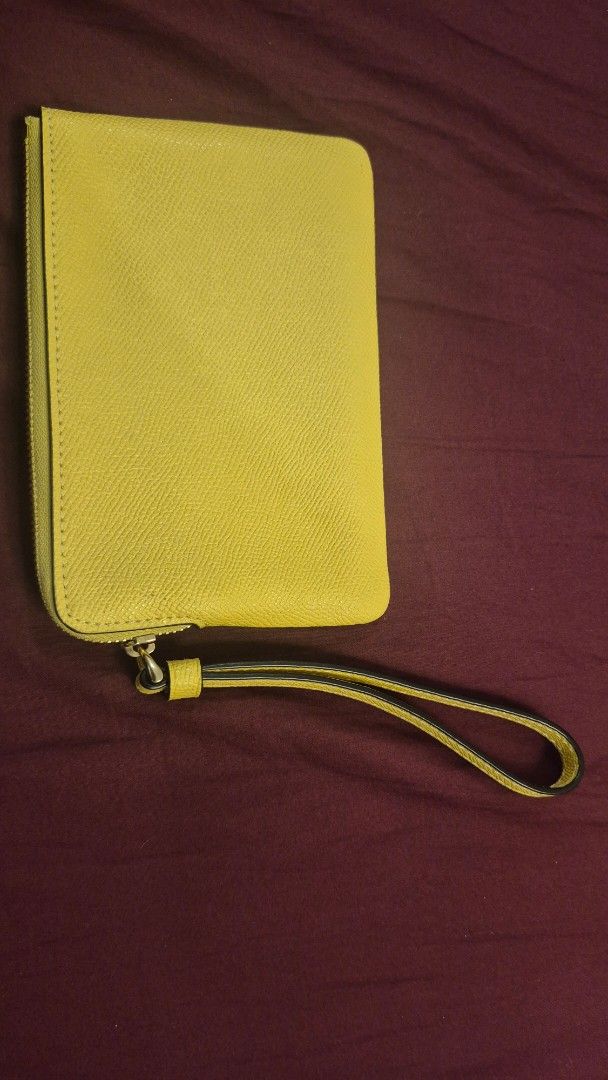 Coach Corner Zip Wristlet in Retro Yellow (Category: Luxury Bags & Wallets) located in Manila. Submitted by spottedleafy102 (Listing ID 1459204001, Image 2). Description: - Original price CAD78 or PHP3,504 - Authentic Coach yellow leather wristlet.