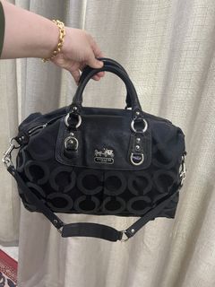 (Category: ) located in . Submitted by shopwithliyaa (Listing ID 1444741017, Image 1). Description: .
