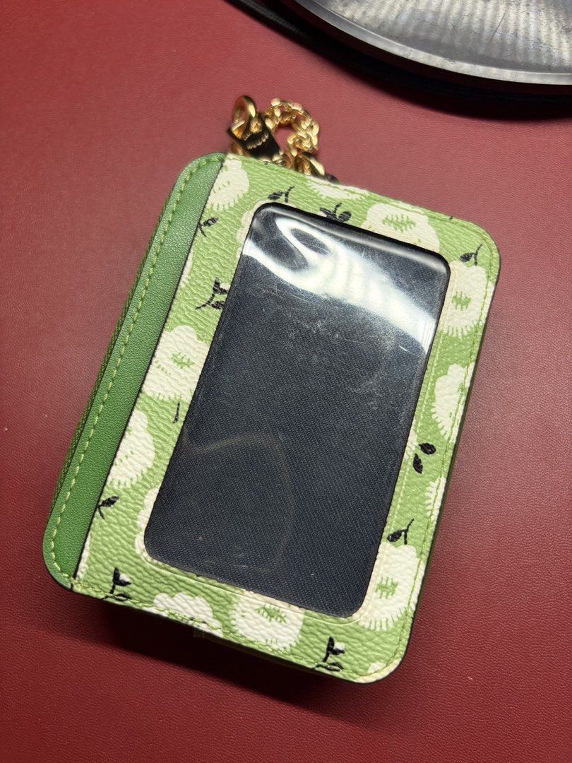 Coach Zip Card Case (Category: Wallets & Card holders) located in Makati City. Submitted by cecebeh (Listing ID 1459166216, Image 2). Description: Authentic. Bought in the US. No inclusions. Actual photos are posted. Rfs: decluttering.