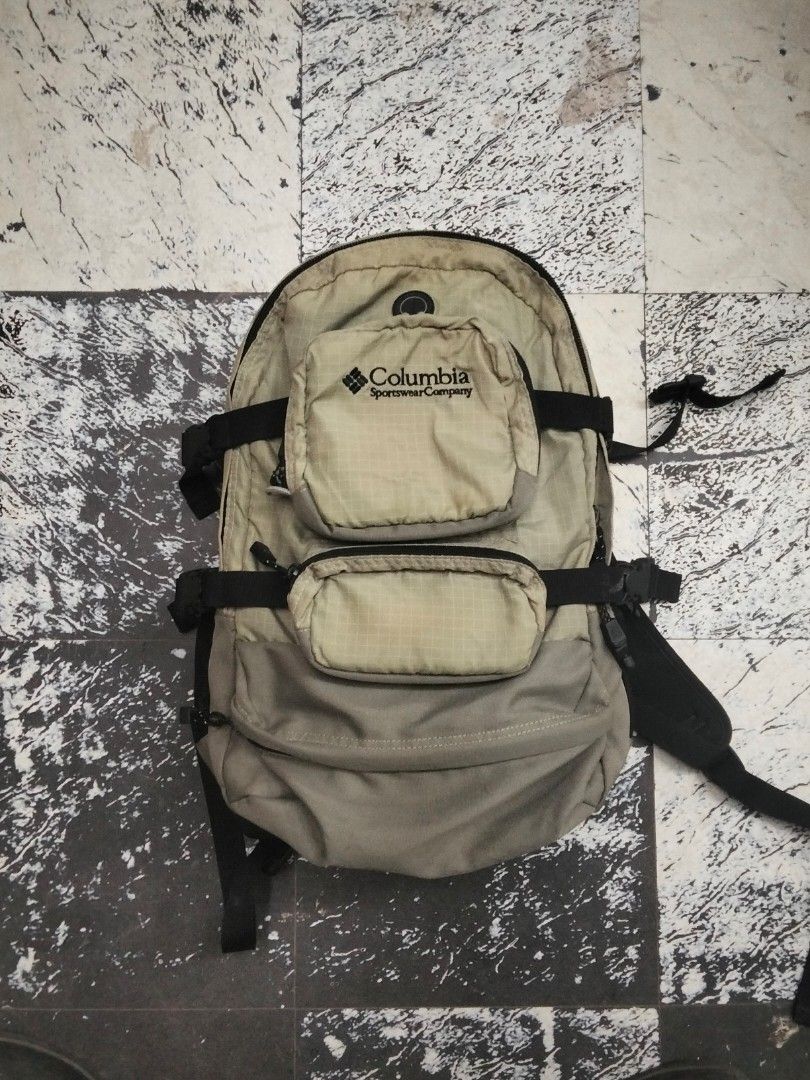 COLUMBIA BAG (Category: Luxury Bags & Wallets) located in General Santos City (Dadiangas). Submitted by thrift_lab (Listing ID 1459095282, Image 1). Description: item is in excellent condition good as new no damages 2 big compartment 1st compartment has 4 mini pocket and 1 extra big compartment The 2nd big compartment has big space and a strap buckle 3 small compartments outside all zip and buckles are functional good for daily use color rate 9.5