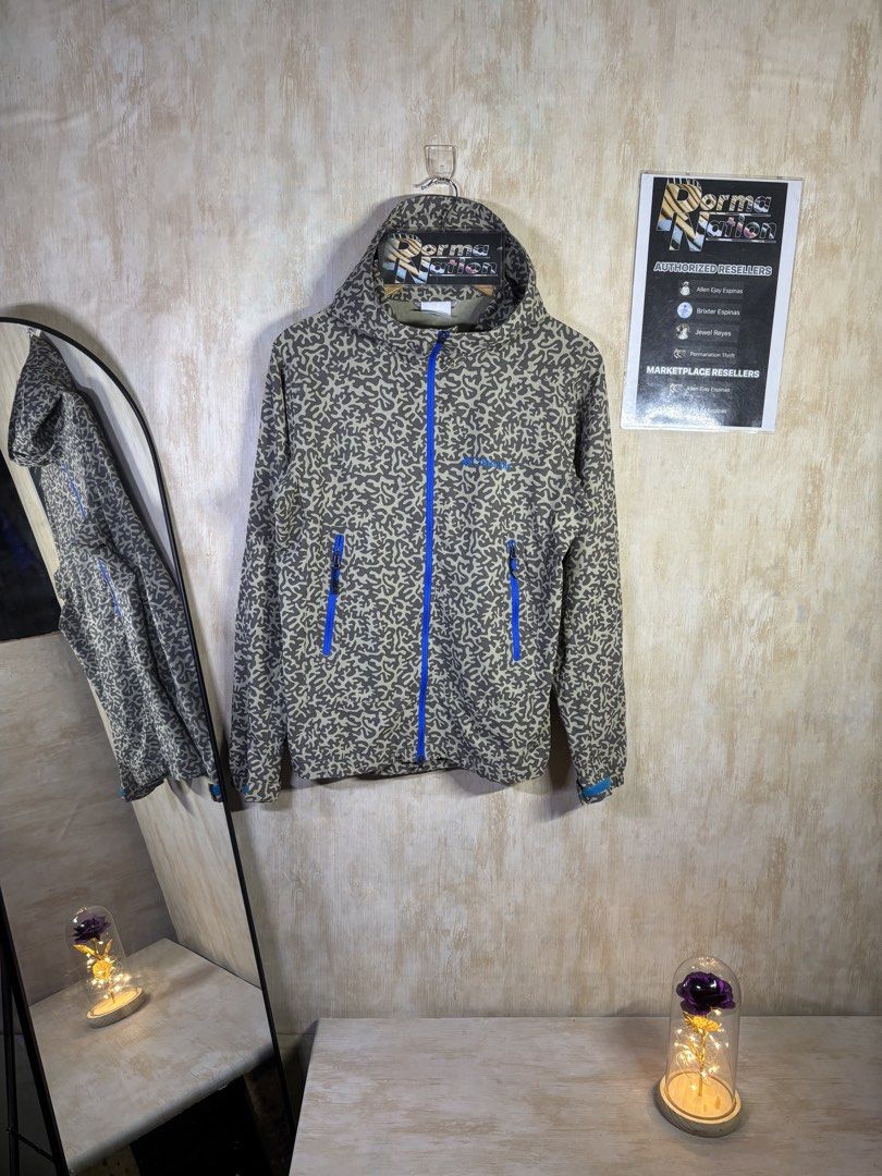 COLUMBIA WOMENS JACKET (Category: Coats, Jackets and Outerwear) located in Cabuyao City. Submitted by pormanation-thrift-store (Listing ID 1459117483, Image 1). Description: COLUMBIA WOMENS JACKET Condition: LIKE NEW Color rate: 9.8/10 Size: SMALL Dimes: 19.5”Wx25-26”L Issue: PUTOL KALAHATI NUNG RUBBER SA PULLER❌ Price: 1200.