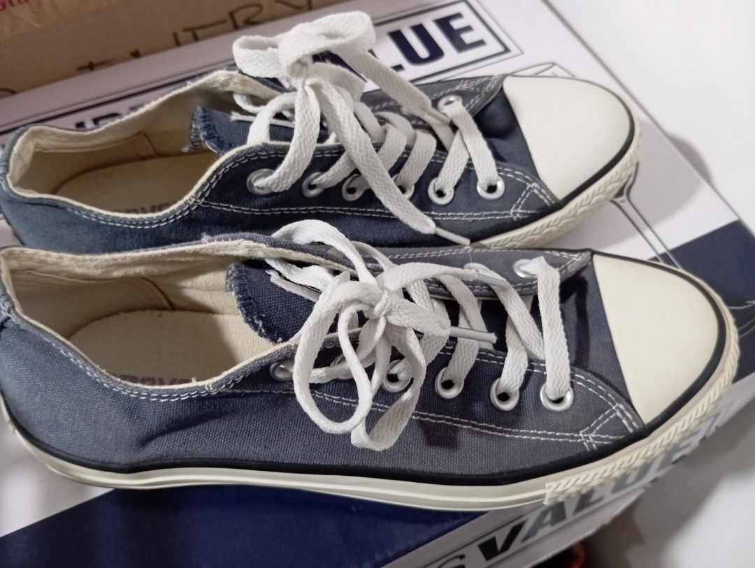 Converse All Star Chuck Taylor Low Top Navy Blue (Category: Sneakers & Footwear) located in Makati City. Submitted by re-loopedph (Listing ID 1459186937, Image 1). Description: Selling an authentic pair of Converse Chuck Taylor All Star Low in classic Navy Blue (Model: M9697C). Worn only once, with almost zero outsole wear—very clean and like-new! ​Brand: Converse ​Model: Chuck Taylor All Star Low / Ox ​Color: Navy Blue / White ​Size: ​US Mens 5.