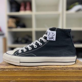 (Category: ) located in . Submitted by sneakers.too (Listing ID 1459124329, Image 1). Description: .