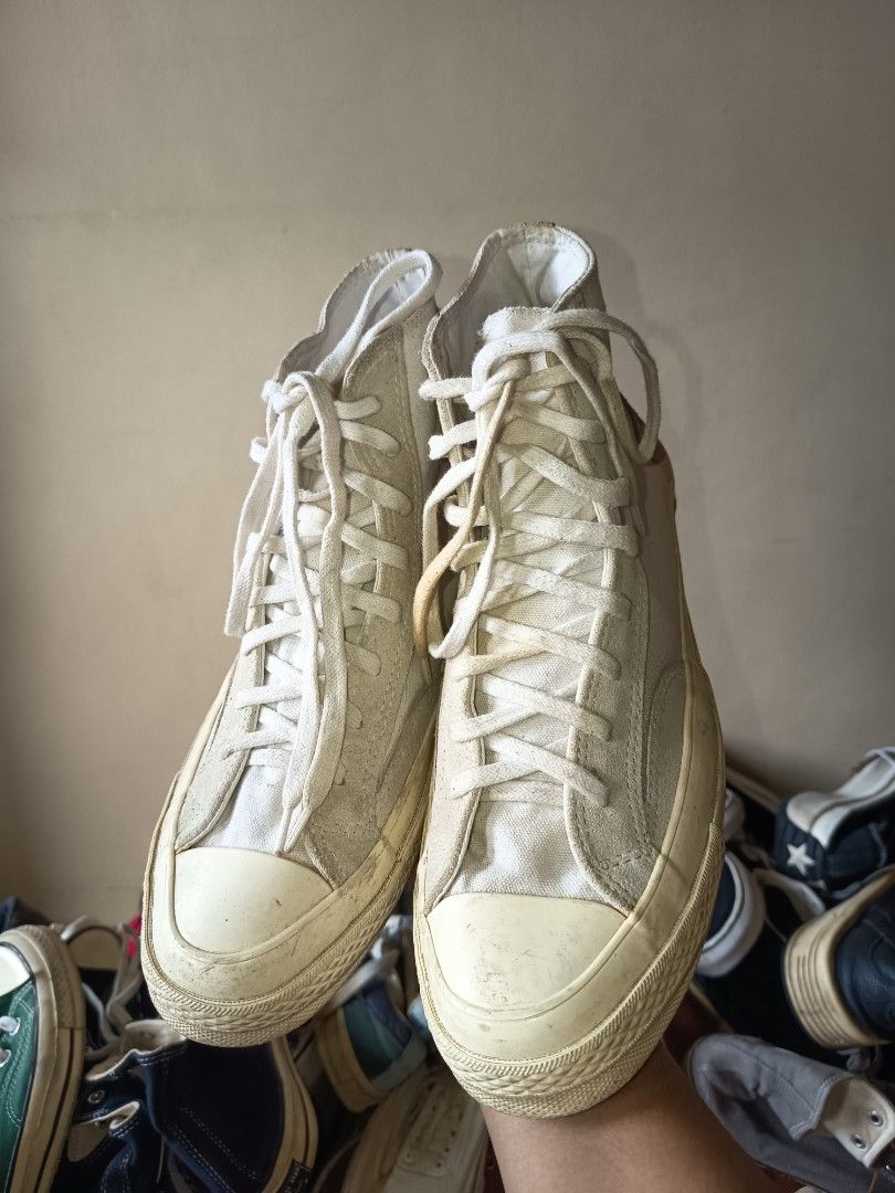 Converse Hi Cut White (Category: Sneakers) located in Pasay City. Submitted by ODDXX (Listing ID 1459168794, Image 2). Description: Converse Hi Cut White Size 9 Men/27.5cm Good Condition(Need Wash) 800 pesos +SF Only!.