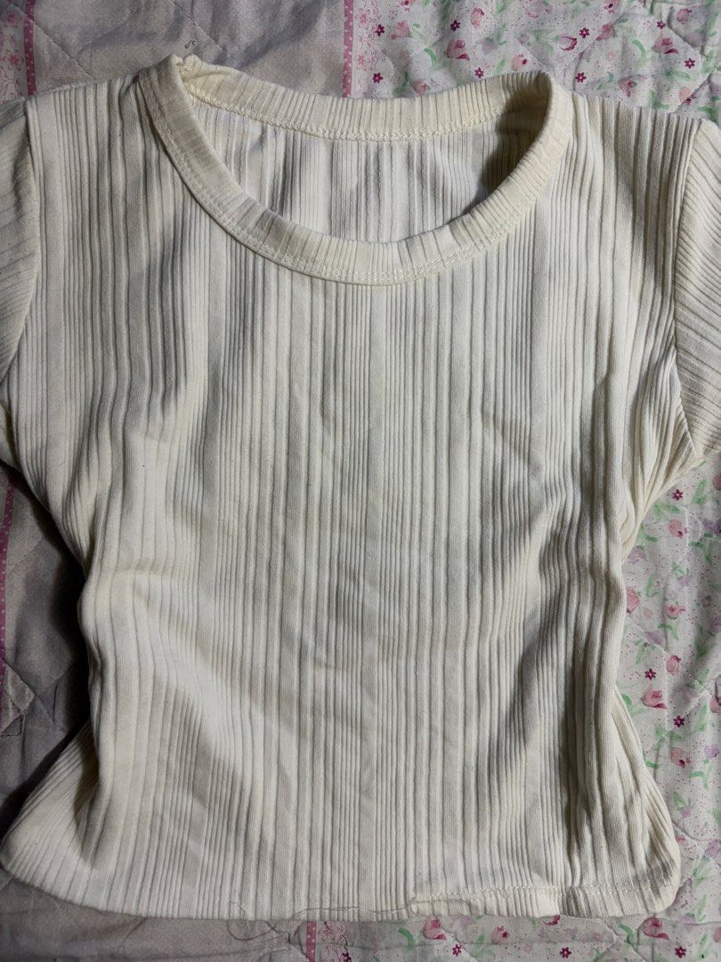 Cream Ribbed Cropped Top (Category: Blouses) located in Muntinlupa City. Submitted by herellas0504 (Listing ID 1459089466, Image 3). Description: Cream Ribbed Cropped Top Mine: 50 xs-small minimal stains (need wash).