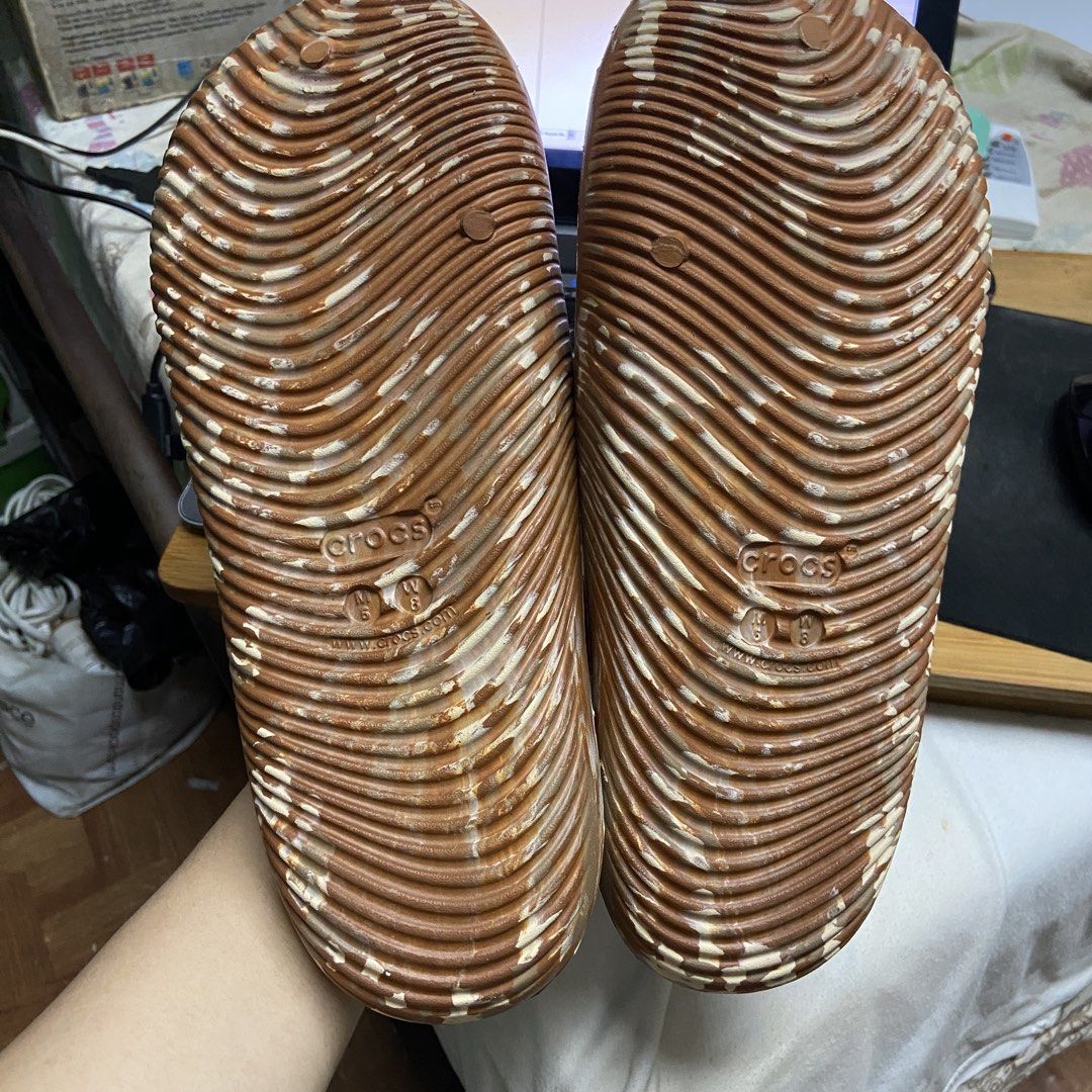 CROCS Mellow Recovery Slides unisex (Category: Slippers and slides) located in Quezon City. Submitted by 4saleonly (Listing ID 1459146639, Image 3). Description: Marbled design Original Brand New without tags Mens size 6 / Womens size 8 RFS: padala from canada hindi fit sa owner Payments via GCash / BDO Delivery via lala or grab at buyer’s expense ( strictly no meetups po ) Thanks for looking 🙂.
