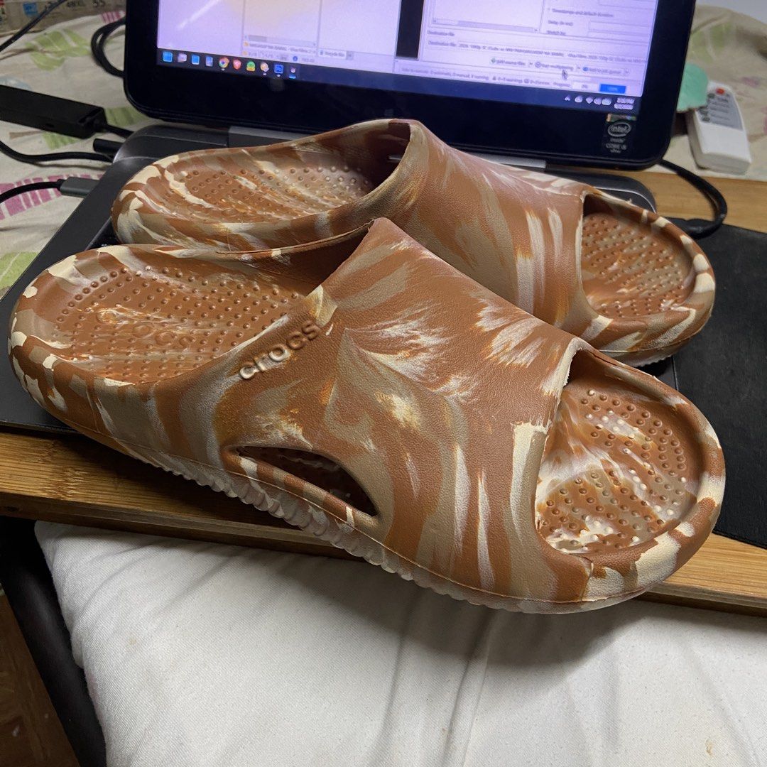 CROCS Mellow Recovery Slides unisex (Category: Slippers and slides) located in Quezon City. Submitted by 4saleonly (Listing ID 1459146639, Image 2). Description: Marbled design Original Brand New without tags Mens size 6 / Womens size 8 RFS: padala from canada hindi fit sa owner Payments via GCash / BDO Delivery via lala or grab at buyer’s expense ( strictly no meetups po ) Thanks for looking 🙂.