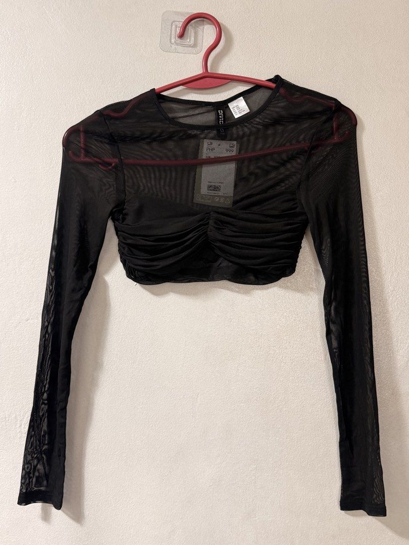 Crop top long sleeves (Category: Others Tops) located in Makati City. Submitted by camillebustamante0620 (Listing ID 1459197336, Image 2). Description: .
