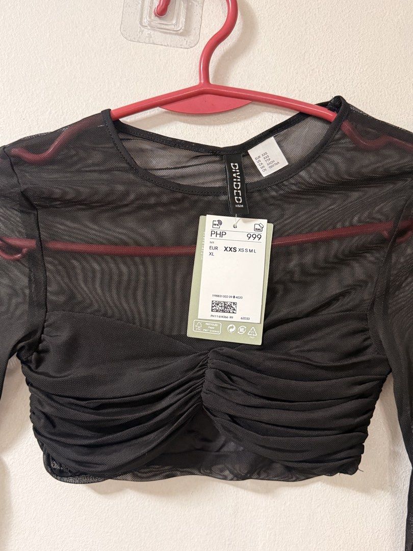 Crop top long sleeves (Category: Others Tops) located in Makati City. Submitted by camillebustamante0620 (Listing ID 1459197336, Image 1). Description: .
