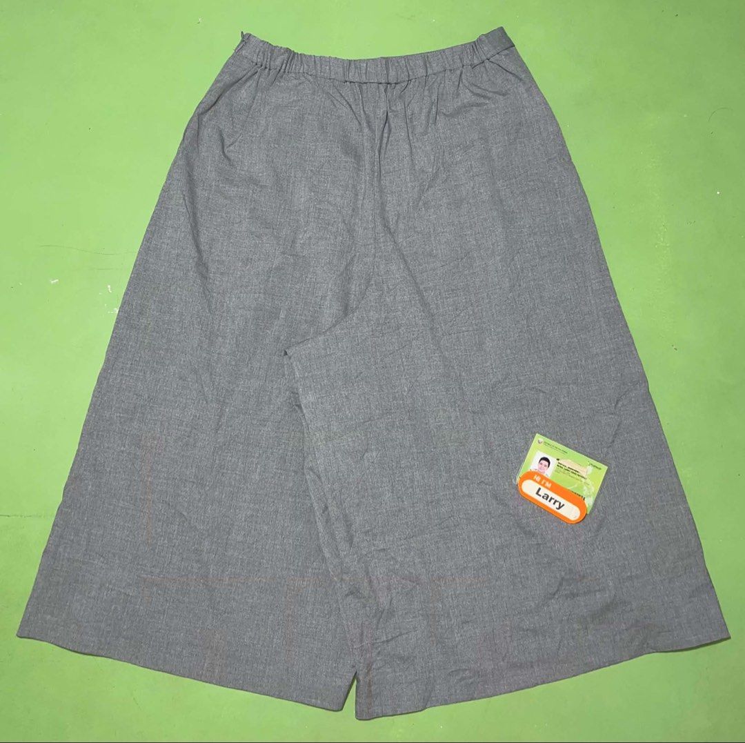 Culottes (Category: Jeans) located in Pasig City. Submitted by reyeslarry11740 (Listing ID 1459092793, Image 3). Description: For Sale Uniqlo Wrap Culottes Wide Leg Pants Womens Size Large fit 27-31 Good as new condition No issue 400 plus ship only Payment 1st only Pasig city.