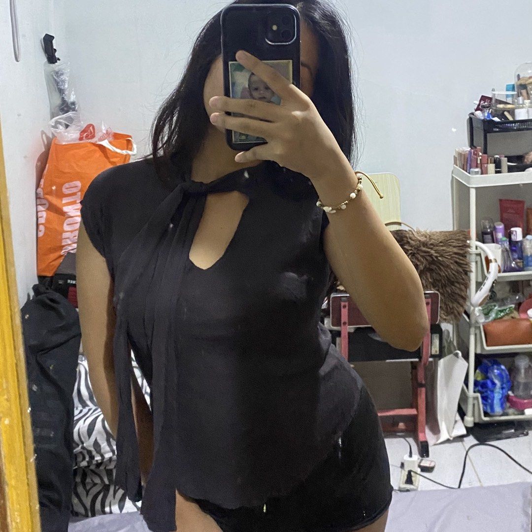 dark gray tie top (Category: Others Tops) located in Tarlac. Submitted by jelugh (Listing ID 1459213536, Image 2). Description: super ganda i kinda want to keep it na lang 😣 size small-semi medium medj loose for xs i think.