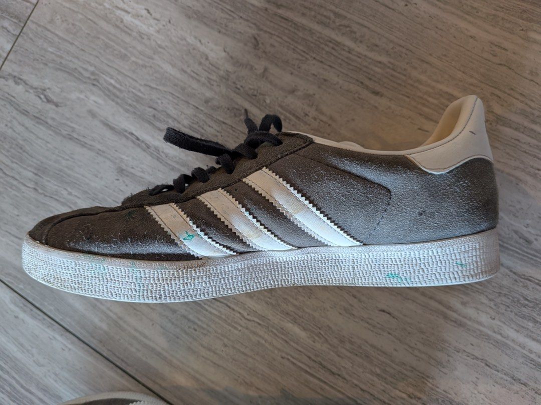 Adidas gazelle (Category: Casual Shoes) located in Muntinlupa City. Submitted by pearlyshelles (Listing ID 1459181498, Image 3). Description: Dark grey adidas gazelle (men’s) with some paint splotches on the right foot (see photos). You can try to remove this with soap and water. .
