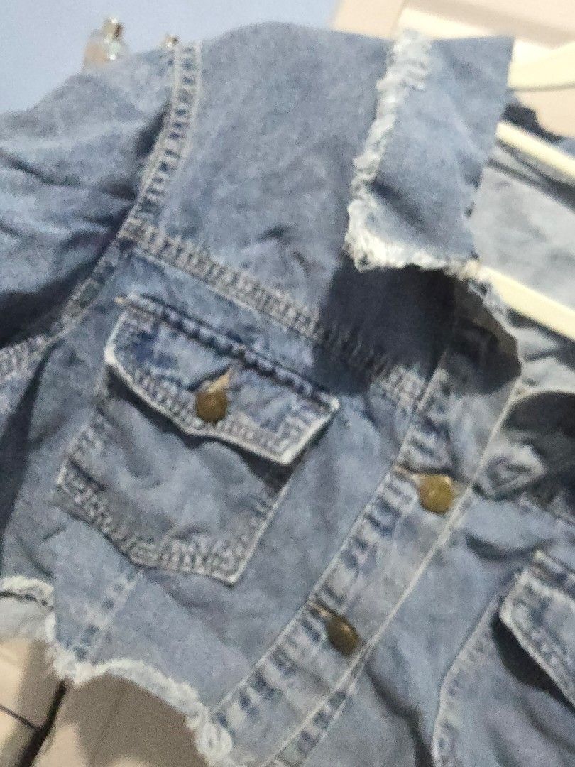 Denim Cropped Top (Category: Others Tops) located in Quezon City. Submitted by dinesaur (Listing ID 1459257782, Image 2). Description: .