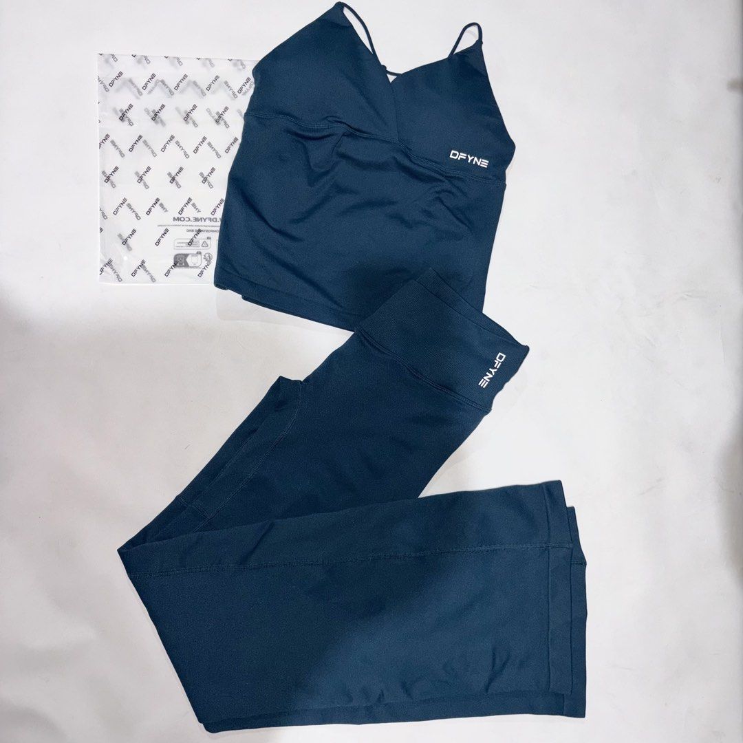 Dfyne vision flares twist front top leggings (Category: Activewear) located in Baguio. Submitted by suffering (Listing ID 1459263348, Image 1). Description: Baguio city location Brandnew Medium-semi large Very stretchy .