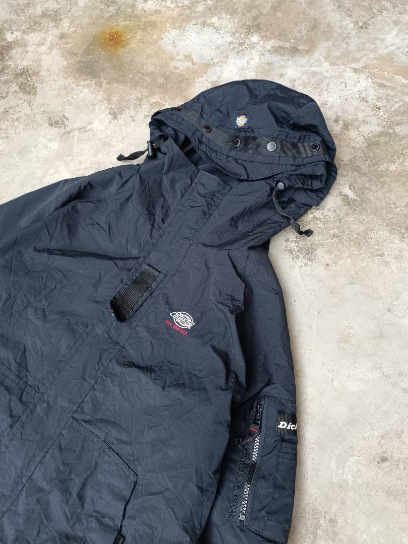 Dickies windbreaker (Category: Coats, Jackets and Outerwear) located in Ozamiz City. Submitted by drithrft (Listing ID 1459192954, Image 3). Description: Dimensions (inches) Width - 24 Length - 27.5 Condition - 9.5/10 Issue - see last pic.