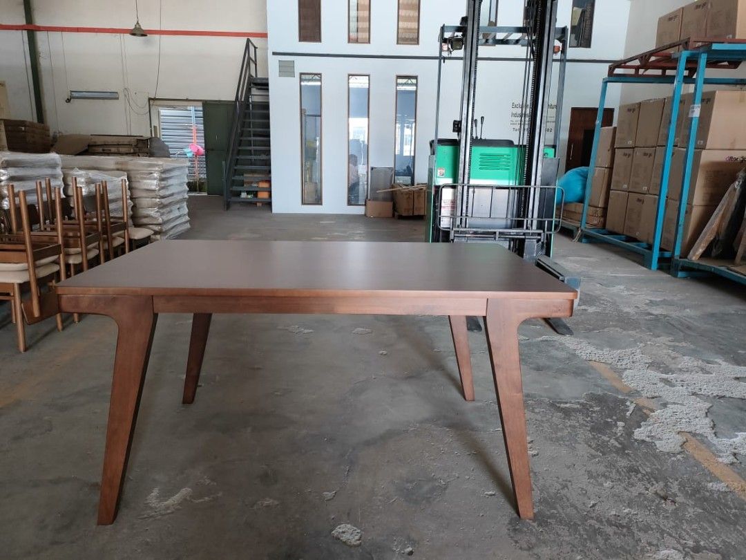 Dining Table (Category: Tables & Sets) located in Muar. Submitted by andrew_90 (Listing ID 1459093947, Image 3). Description: .