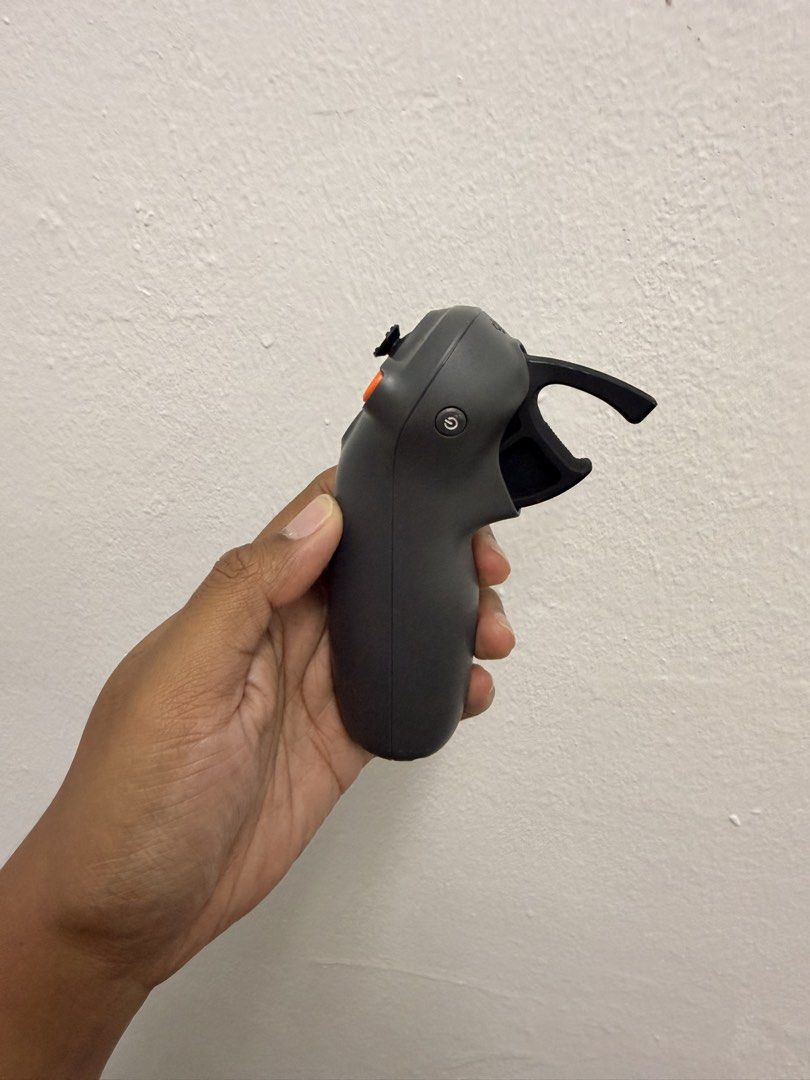 DJI Motion Controller 3 (Category: Drones) located in Kuala Lumpur. Submitted by fakhrih (Listing ID 1459106971, Image 2). Description: DJI Motion Controller 3 Condition 10/10 Bought this before for Avata 2 COD at Prima Saujana, Kajang..