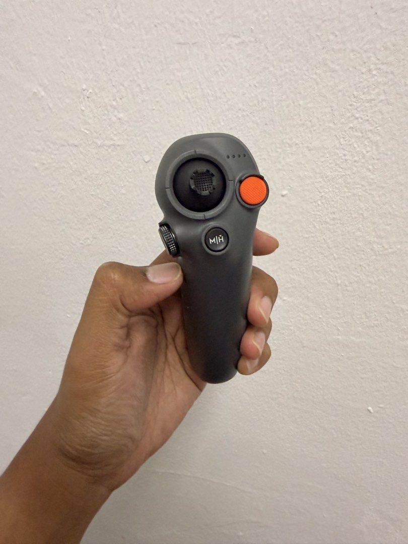 DJI Motion Controller 3 (Category: Drones) located in Kuala Lumpur. Submitted by fakhrih (Listing ID 1459106971, Image 3). Description: DJI Motion Controller 3 Condition 10/10 Bought this before for Avata 2 COD at Prima Saujana, Kajang..