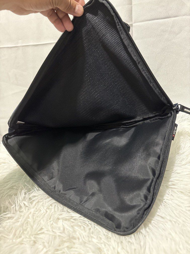 Dr ION Multi Work Case Bag (Category: Belt bags, Clutches and Pouches) located in Tagum. Submitted by zerkinbrylethrift (Listing ID 1459216120, Image 3). Description: .
