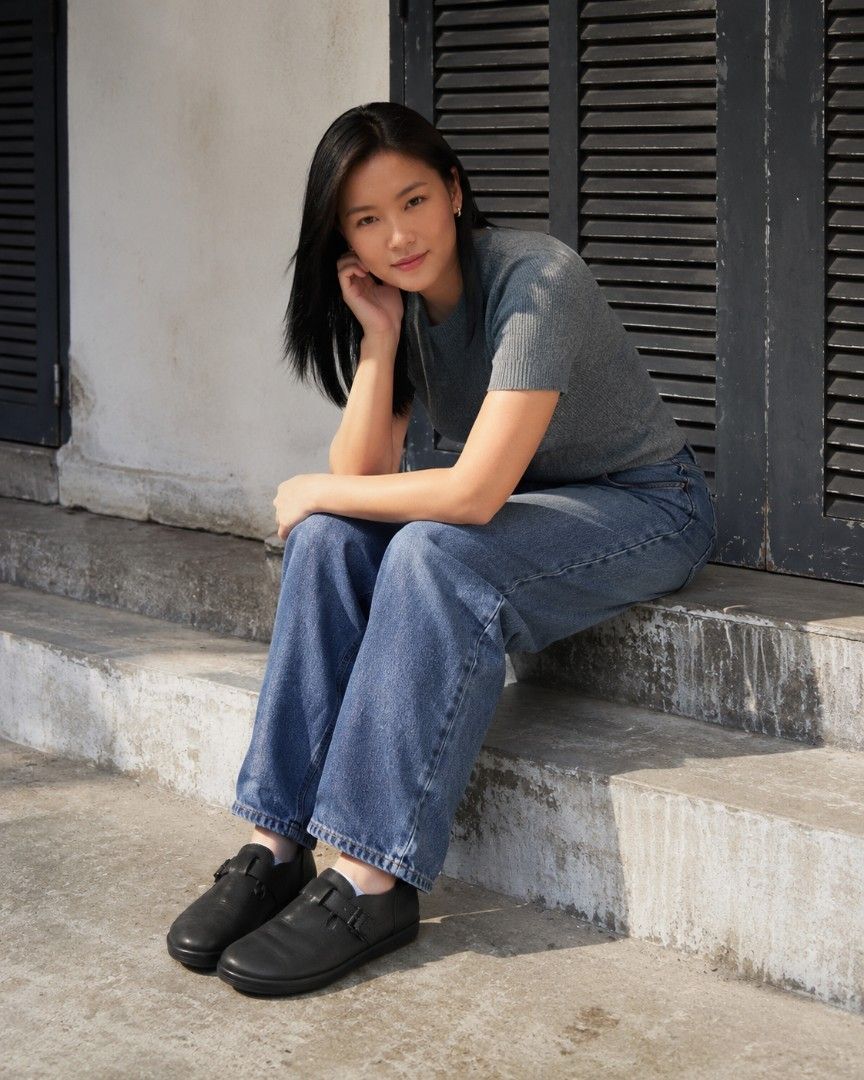 Dr. Martens Patricia (Category: Flats & Sandals) located in Davao. Submitted by kib_abagnalejr. (Listing ID 1459159489, Image 2). Description: - size 9 - in good condition - with minimal flaws since its used rfs: na stock nalang.