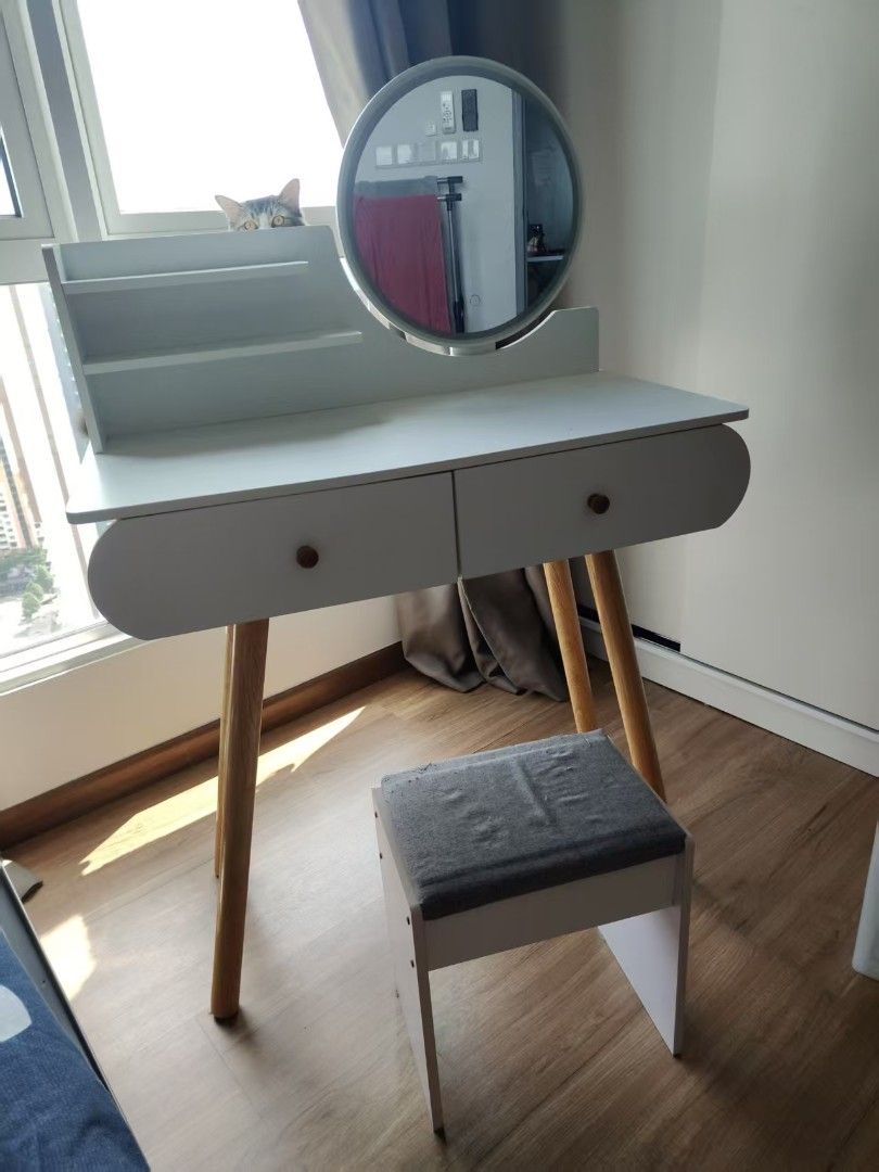 Dressing Table (Category: Table Linen & Textiles) located in Petaling Jaya. Submitted by hwyjin123 (Listing ID 1459231088, Image 1). Description: got light can open 3 colour got chair got wire.