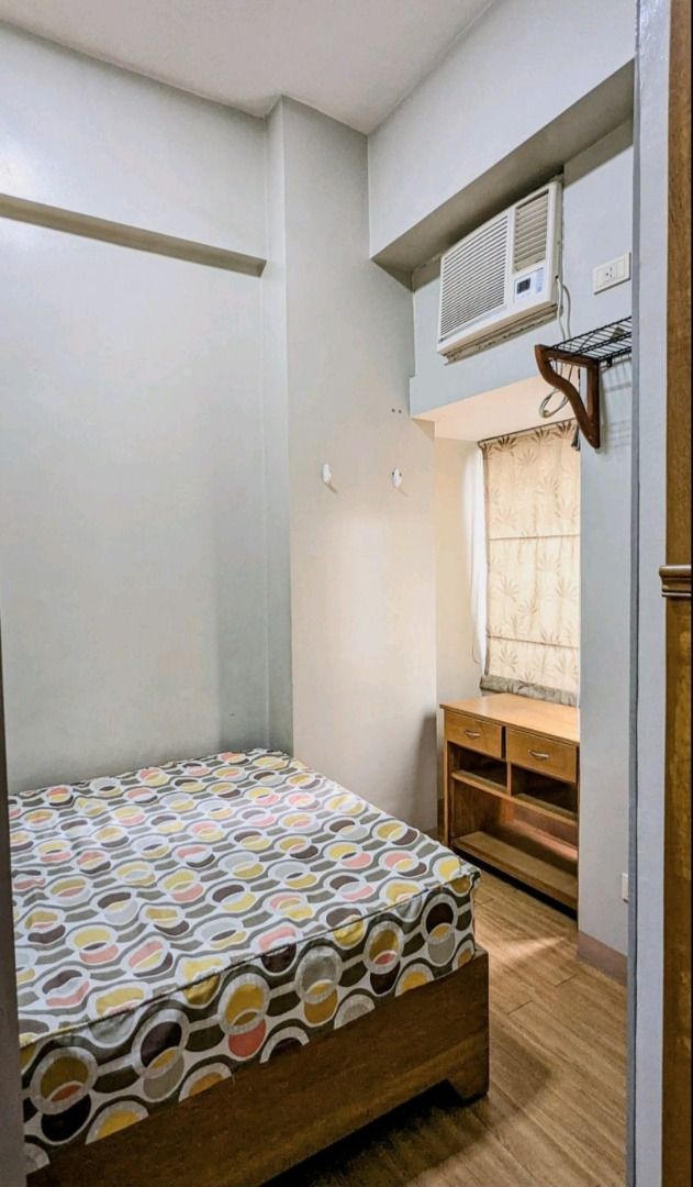 East Mountain View (Category: Apartments & Condos) located in Marikina City. Submitted by barekboi7 (Listing ID 1459160464, Image 3). Description: Monthly rate Daily rate (minimum 2 nights) Prepaid Wifi A/C Fun Microwave Single Induction Stove Rangehood Basic Cooking Equipment Pool Shower Heater.