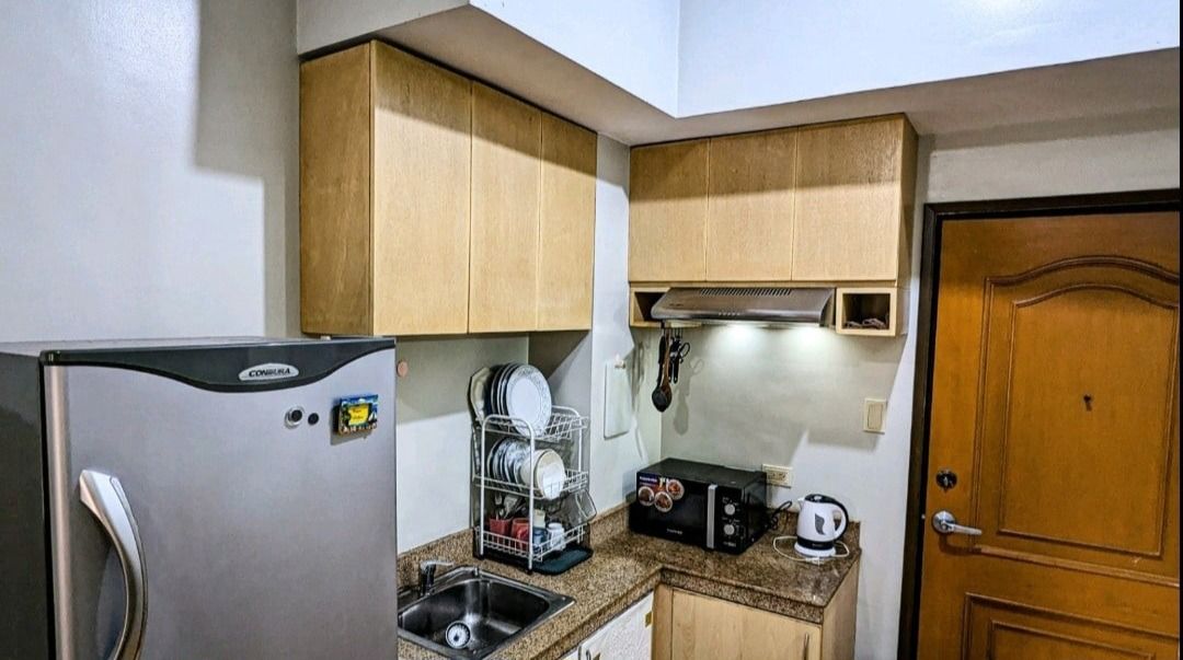 East Mountain View (Category: Apartments & Condos) located in Marikina City. Submitted by barekboi7 (Listing ID 1459160464, Image 2). Description: Monthly rate Daily rate (minimum 2 nights) Prepaid Wifi A/C Fun Microwave Single Induction Stove Rangehood Basic Cooking Equipment Pool Shower Heater.