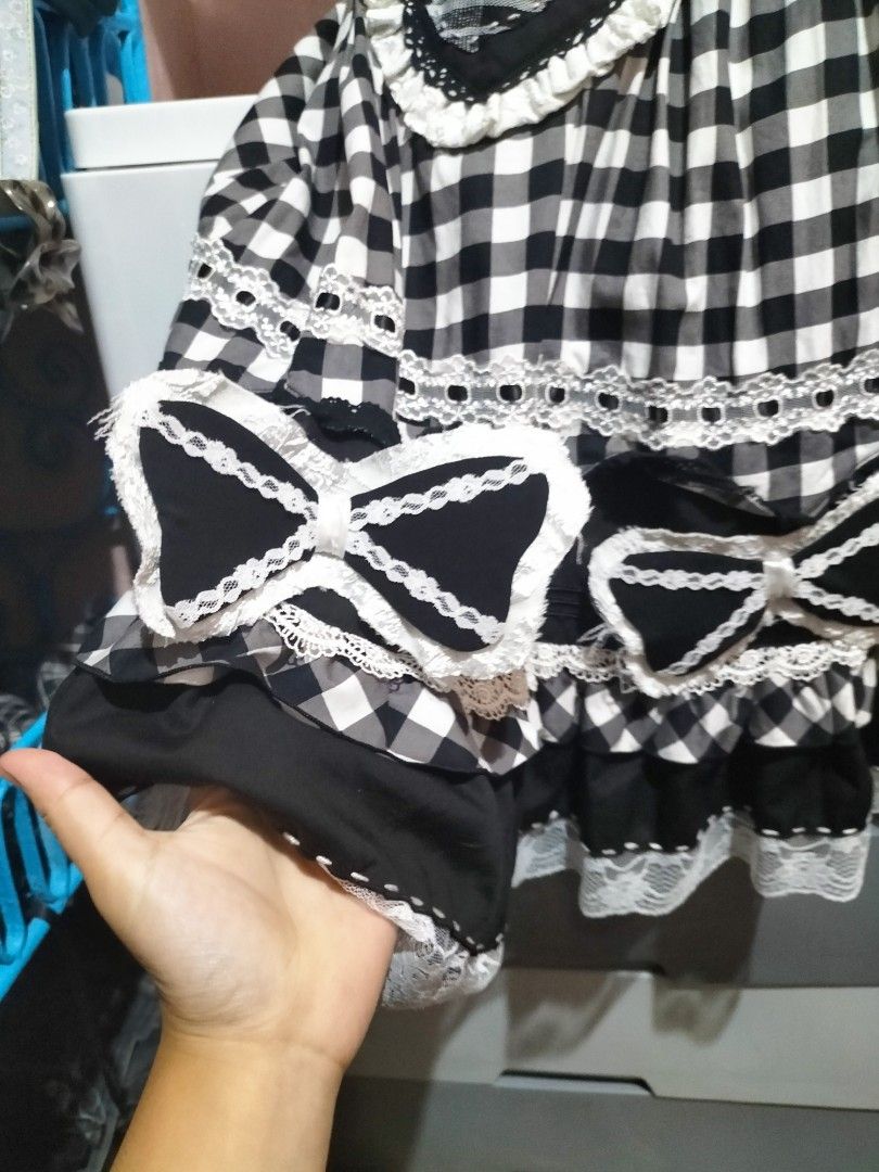 EGL black and white Gingham print with bows (Category: Evening dresses & gowns) located in Manila. Submitted by elunacurio (Listing ID 1459224958, Image 3). Description: customized bodyline dress DIY bow.