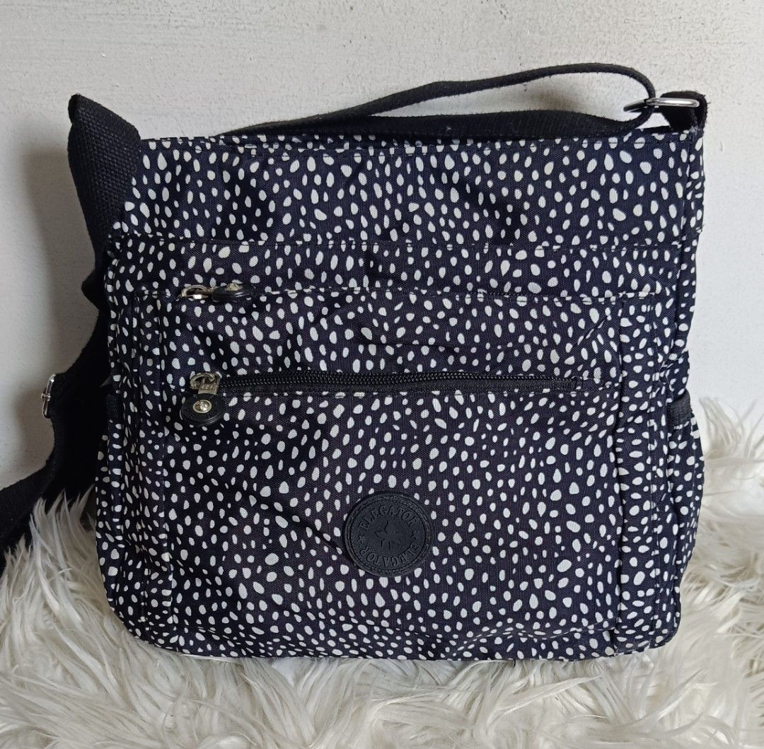 Elegator Nylon Bag (Category: Cross-body Bags) located in Davao. Submitted by roxy0404 (Listing ID 1459097912, Image 1). Description: ukay source no issue size length 10 inches height 9 inches width 4 inches.