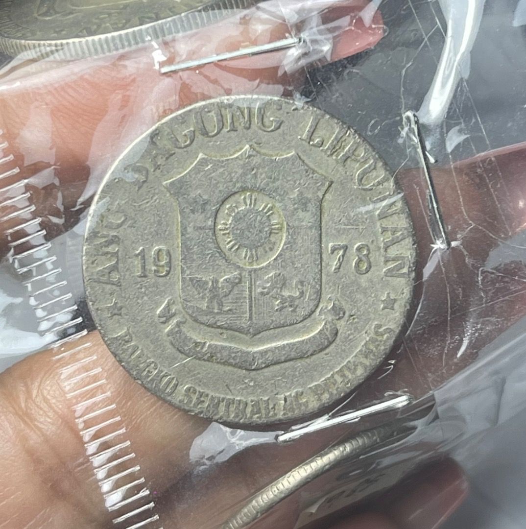 1978 One Piso error coin (Category: Currency) located in Mandaluyong City. Submitted by brightbear_6d8f63 (Listing ID 1459166885, Image 2). Description: Price depends on agreement.