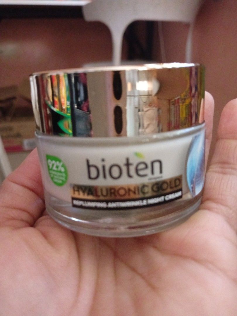 FACE MOISTURIZER (Category: Face Care) located in Manila. Submitted by queenv_22 (Listing ID 1459094745, Image 2). Description: Never been open just got it days ago this is good for anti aging for night cream visibly reduces wrinkles Restores Volume reshape face contour.