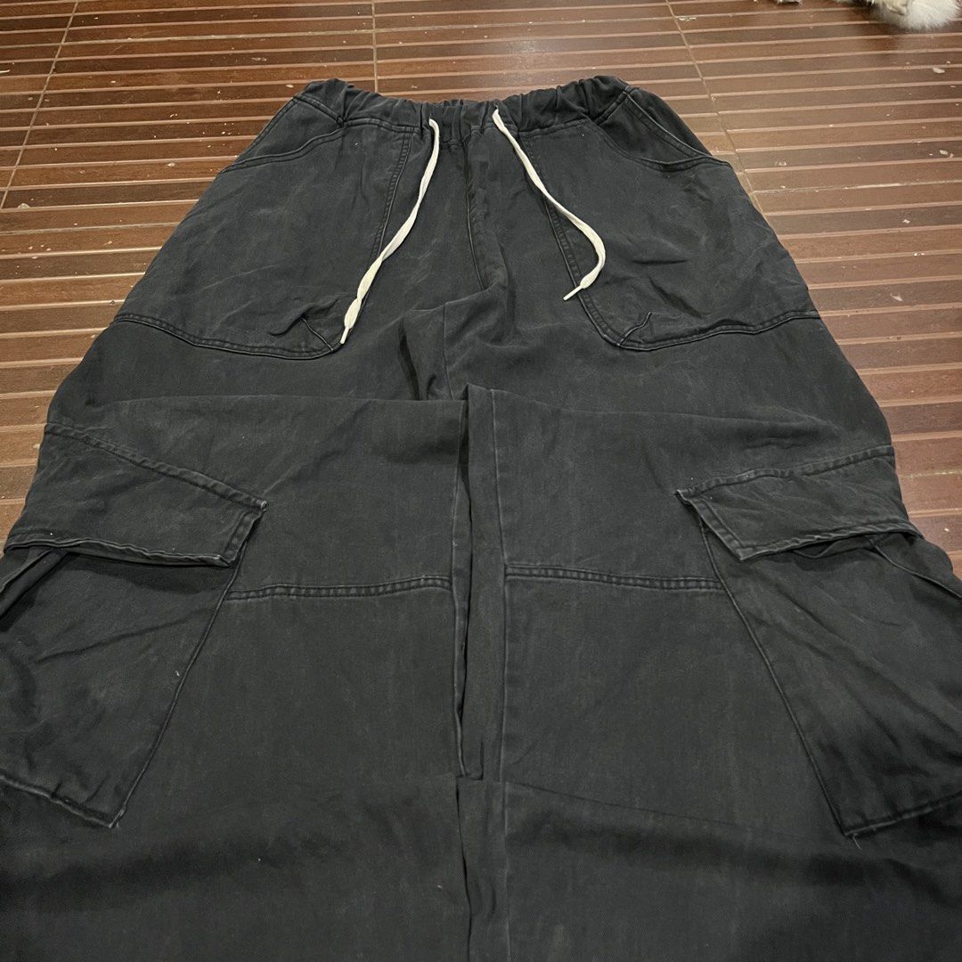 Faded Black balloon Drop Crotch Cargo Pants (Category: Jeans) located in Davao. Submitted by daveespino81318 (Listing ID 1459100392, Image 3). Description: Size 29, can fit up to 36 Length 41 Thigh 15.5 Hem 11 and can be 8 to avoid heel drag.