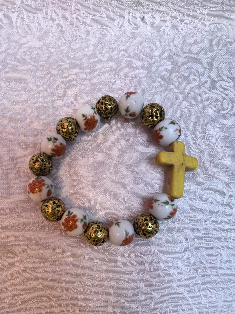 Fashionable bracelet with cross (Category: Bracelets) located in Tuguegarao City. Submitted by zenphoenix-7ad615 (Listing ID 1459146126, Image 3). Description: Pretty in actual.