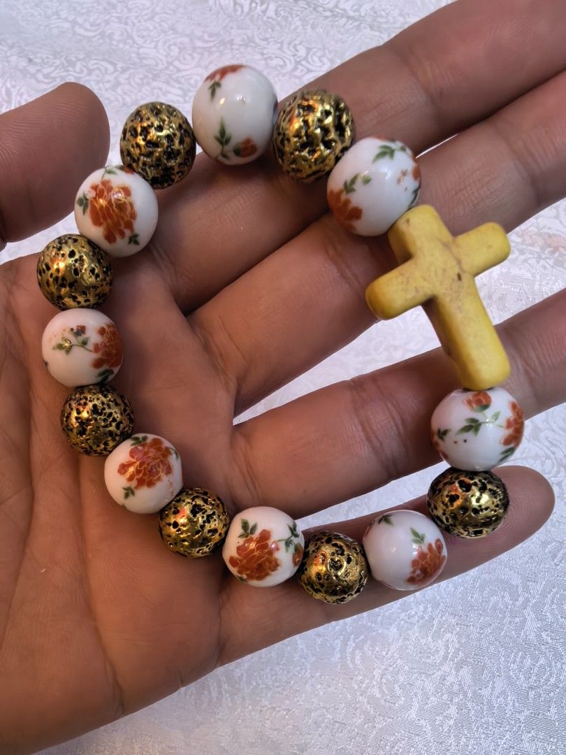 Fashionable bracelet with cross (Category: Bracelets) located in Tuguegarao City. Submitted by zenphoenix-7ad615 (Listing ID 1459146126, Image 1). Description: Pretty in actual.