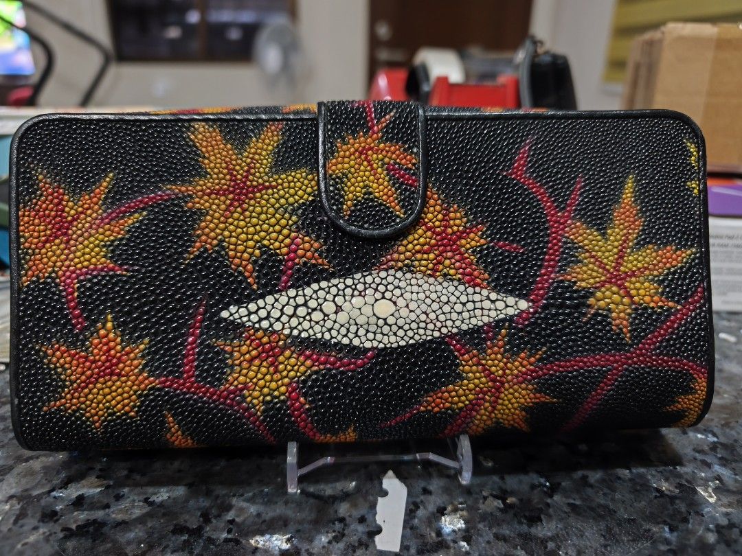 FINDIG Stingray Leather Wallet with Maple Leaf Design (Category: Wallets & Card holders) located in Quezon City. Submitted by wrsebastian29 (Listing ID 1459213289, Image 2). Description: - Stylish black wallet - Unique stingray leather centerpiece - Vibrant maple leaf and vine pattern - Multiple card slots and compartments - Quality leather goods by FINDIG - Nicely designed and neatly sewn - Perfect for everyday use.