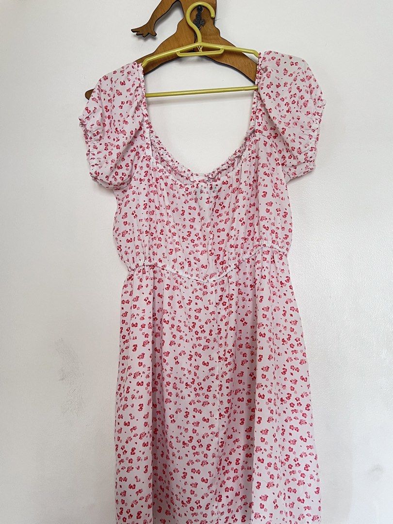 Plus size/ Midsize Summer Floral Dress (Category: Dresses) located in Manila. Submitted by budgetmusemnl (Listing ID 1459188297, Image 3). Description: THIS ARE ALL MY PERSONAL PRE LOVED CLOTHES 💝ORFS: DECLUTTERING, MOVING OUT OF THE COUNTRY OFFER NOW WITH DISCOUNT IF YOU GET ANOTHER ITEM Size preference: I am mid to plus size Measurement on flat laid" Stretchable Waist, garterized Can fit to L- XL Bust:48 Length:70 waist:41 Hips:46 Arms:20 Ship