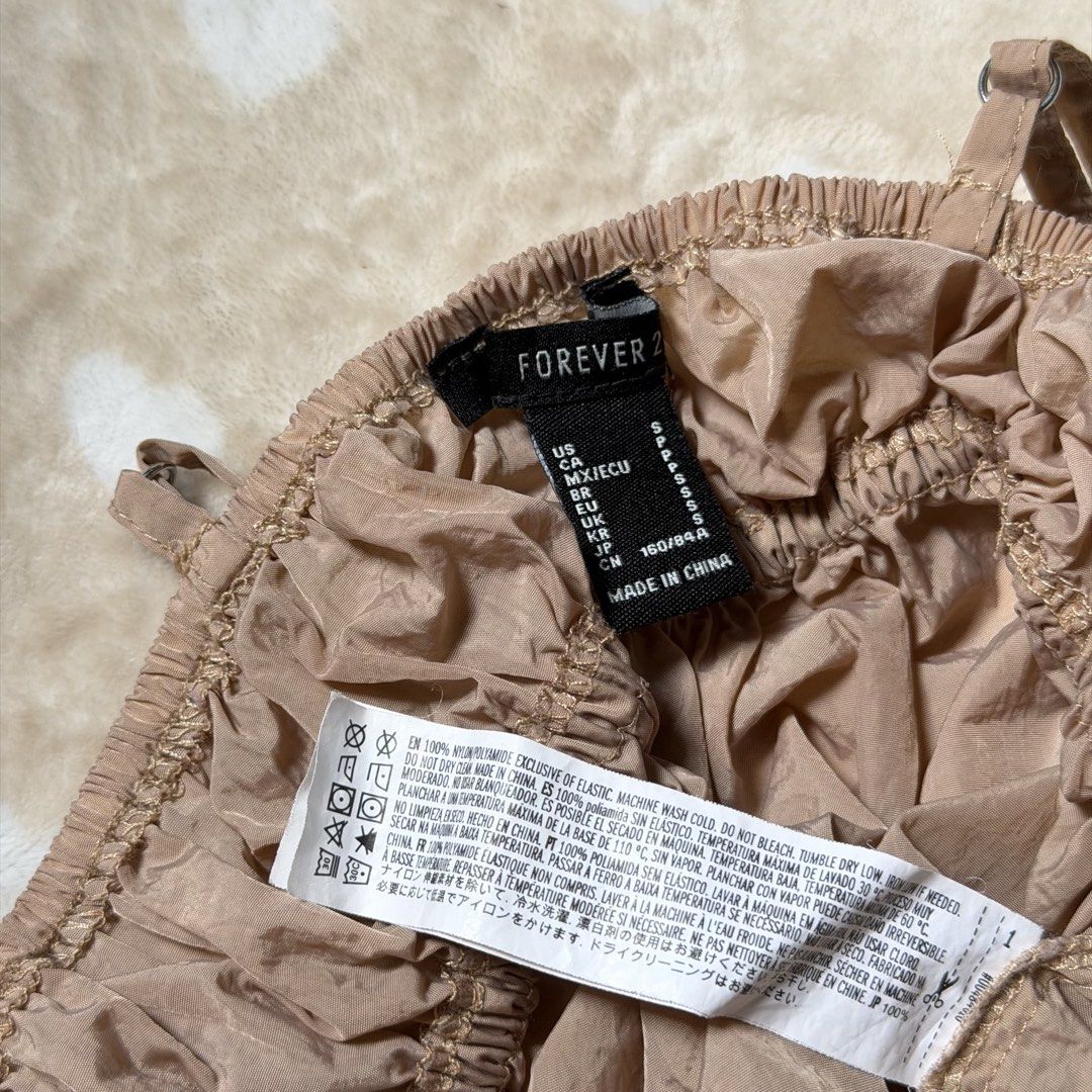 (20% off) Forever 21 (Category: Sleeveless) located in Manila. Submitted by shefindshope (Listing ID 1459187541, Image 3). Description: .