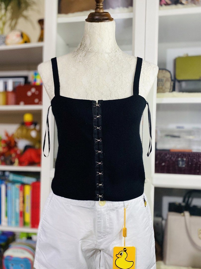 Forever 21 Black Top (Category: Others Tops) located in Manila. Submitted by glen_n (Listing ID 1458955191, Image 1). Description: Forever 21 Black Top Size: Large Preloved good condition worn few times only ❌NO When worn ❌NO Sh0pee checkout ❌ Strictly NO return/NO exchange policy.