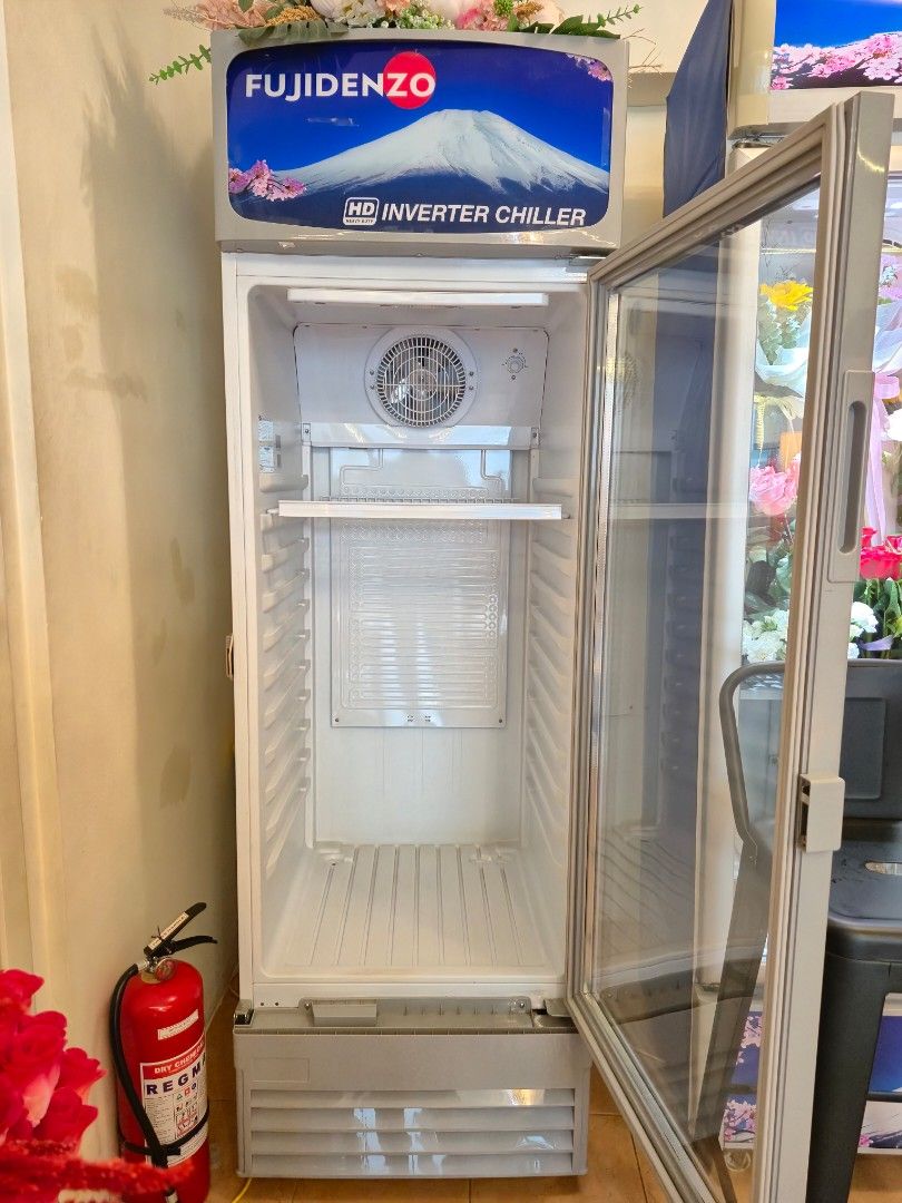 FUJIDENZO Single Door Inverter Chiller (Category: Refrigerators and Freezers) located in Makati City. Submitted by femosseverything (Listing ID 1459199420, Image 2). Description: Single Door Inverter Chiller Bought original Fujidenzo directly from Mall Used for almost 3 years for chilling flowers. No visible damage nor problems encountered. Good as new! Chiller works perfect RFS: Need to Upgrade to a bigger one.