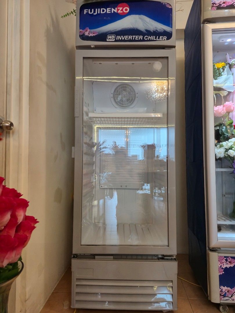 FUJIDENZO Single Door Inverter Chiller (Category: Refrigerators and Freezers) located in Makati City. Submitted by femosseverything (Listing ID 1459199420, Image 3). Description: Single Door Inverter Chiller Bought original Fujidenzo directly from Mall Used for almost 3 years for chilling flowers. No visible damage nor problems encountered. Good as new! Chiller works perfect RFS: Need to Upgrade to a bigger one.