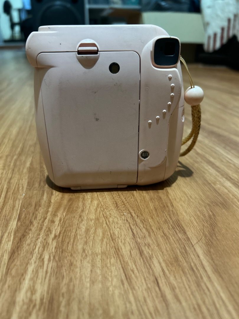 Fujifilm Instax Mini 8 Pink Instant Camera (Category: Cameras) located in Manila. Submitted by tyluvbot (Listing ID 1459198401, Image 2). Description: - Pink Fujifilm Instax Mini 9 camera - Includes wrist strap - Captures memories instantly - Easy to use - Perfect for parties and everyday fun - Get photos developed right away -uses alkaline battery Not guaranteed if working Last used a year ago !!BUY AT YOUR OWN RISK!!.