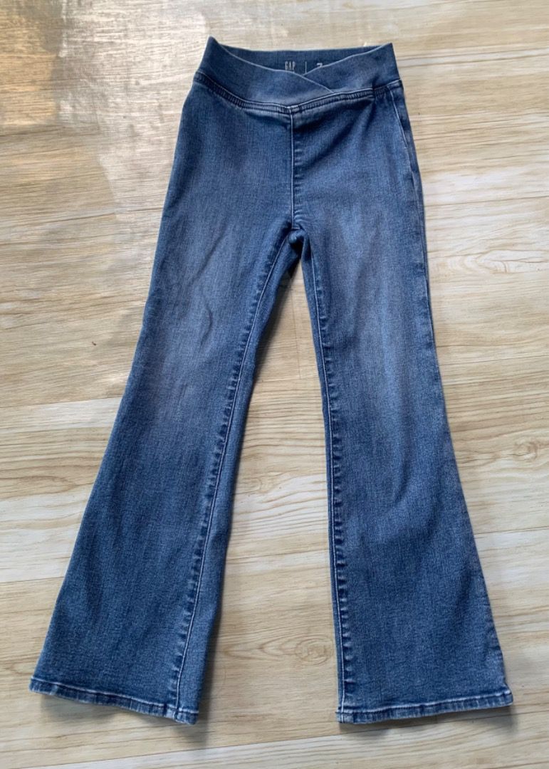 GAP Kids 7 '70s Flare Jeans (Category: Babies & Kids Fashion) located in Piddig. Submitted by yhanshop (Listing ID 1459100885, Image 1). Description: - GAP Kids '70s Flare Jeans - Size: 7 - Style: '70s Flare - Waistband: Comfortable pull-on style - Wash: Classic blue denim - Perfect for: Everyday wear, easy to style.