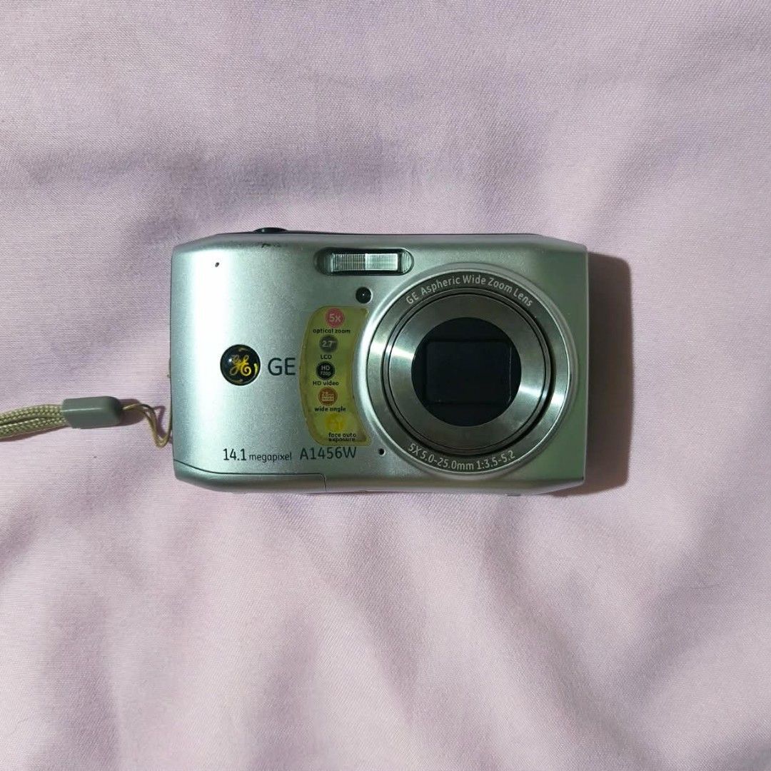 GE Digital Camera (A1456W) (Category: Cameras) located in Davao. Submitted by sassykumi (Listing ID 1459261445, Image 1). Description: GE (A1456W) -14.1 MP -WIDE ZOOM LENS -ALL BUTTONS WORKING -PHYSICAL CONDITION EXCELLENT NO SCRATCHES -BATTERY SLOT BROKEN -IDK IF FLASH WORKS STILL - REQUIRES 2 AA BATTERIES.