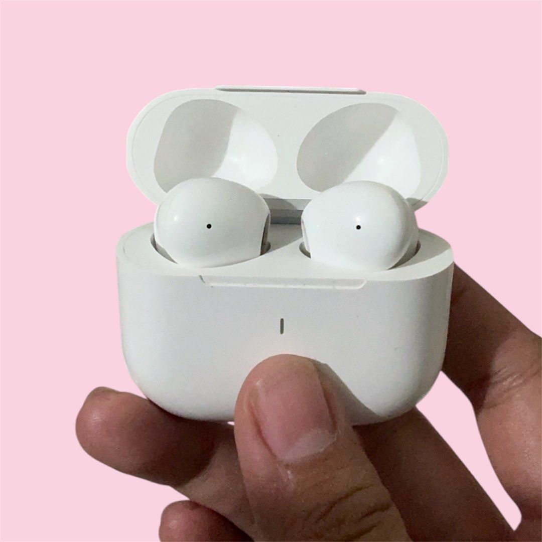 GOOJODOQ J201 earphones (defective) (Category: Earphones) located in Alegria. Submitted by blc.iea (Listing ID 1459246785, Image 2). Description: DEFECTIVE! — nawala yung metal contact/part sa left bud, kaya hindi na siya properly nakaconnect /charge sa case. — with box Aside from that, everything else works well, matagal pa rin malowbat;).