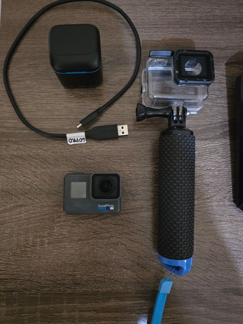 GoPro Hero 6 Black (Category: Cameras) located in Manila. Submitted by matt014 (Listing ID 1459240778, Image 1). Description: FOR SALE: GoPro Hero 6 Black With 3 batteries (1 original, 2 aftermarket) With 32gb SanDisk class 10 micro SD card With waterproof housing With data/charging cable P5,000.00.